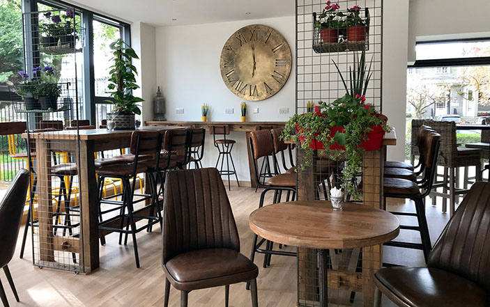 Hot coffee with chocolate cake